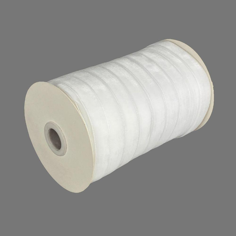 Оксамитова стрічка 1,5 см х 50 ярдів Білий Marill (D00815-С 01)