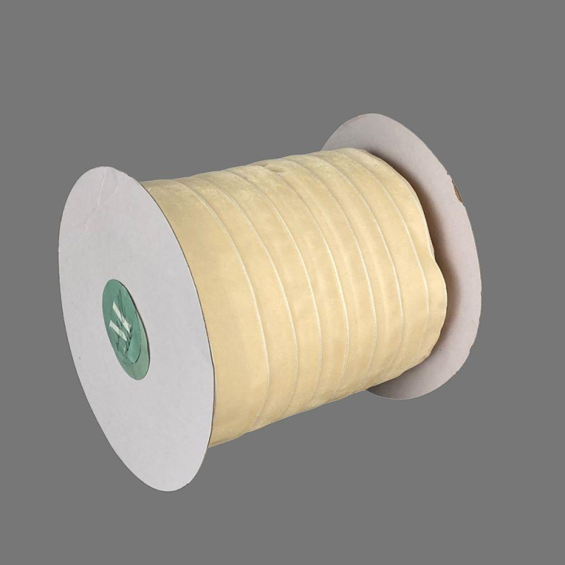 Оксамитова стрічка 2,5 см х 50 ярдів Бежевий Marill (D00825- 01) Оксамитова стрічка 2,5 см х 50 ярдів Бежевий Marill (D00825- 01)